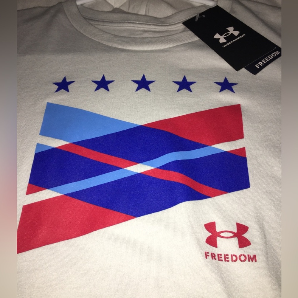 2/$10 Under Armour Freedom  Gray T-Shirt size M adult Unisex